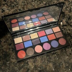 KleanColor City Never Sleeps eyeshadow palette 18 colors NEW - CRUELTY FREE!